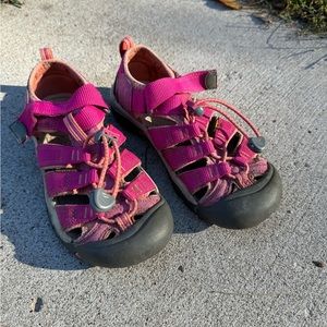 Girls size 2 Keen sandal, pink